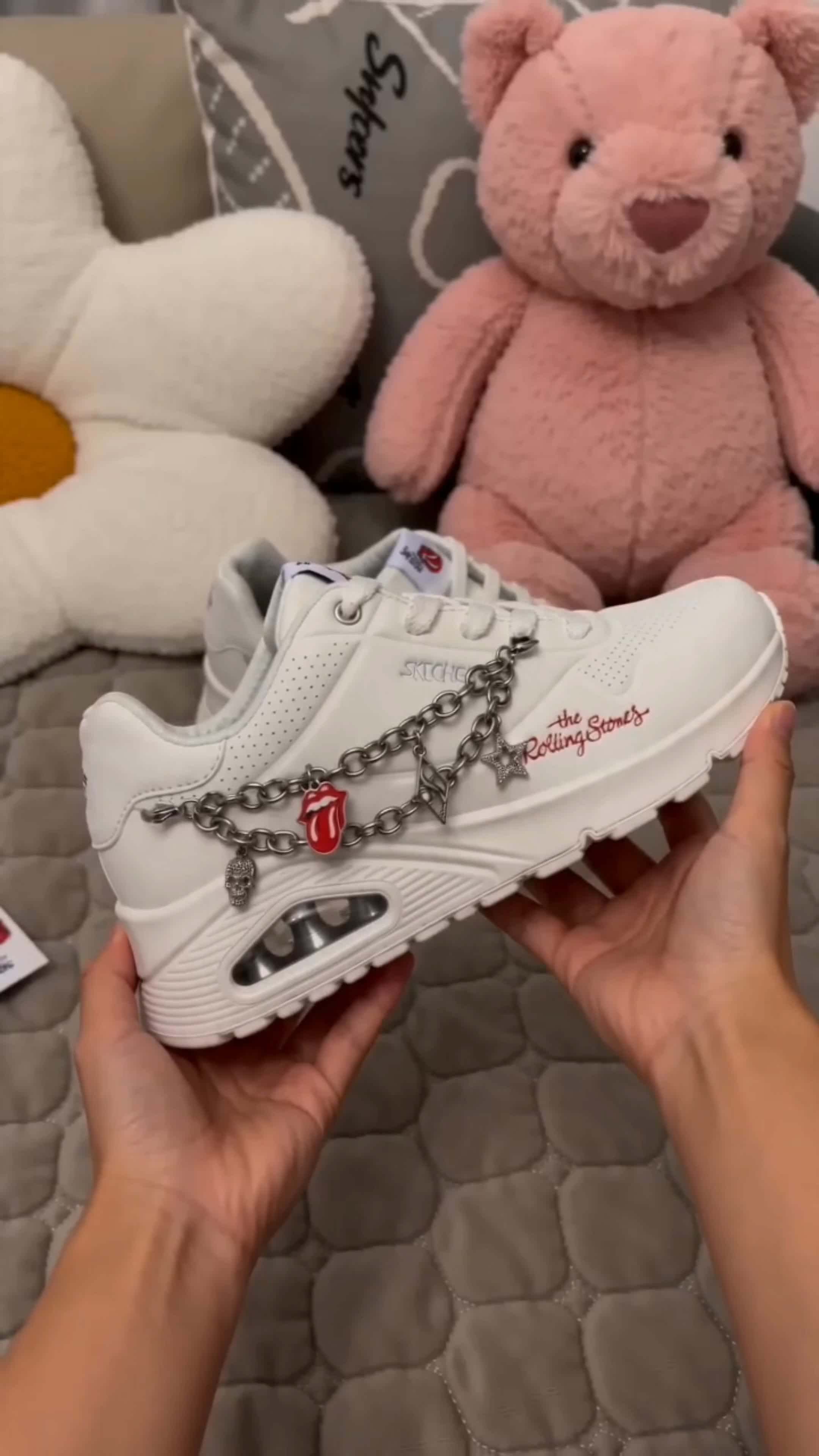 Skechers UGC